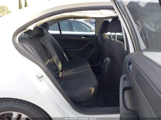 3VW2K7AJ8FM216037 Volkswagen Jetta 2.0l S