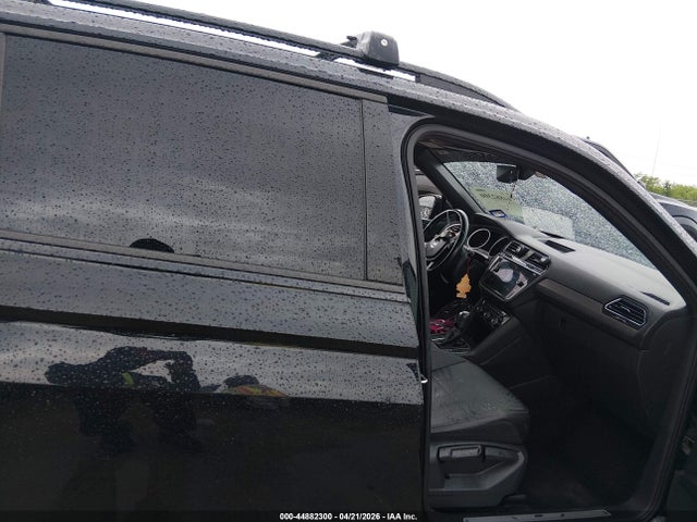 3VV3B7AXXMM077779 Volkswagen Tiguan 2.0t Se/2.0t Se R-line Black/2.0t Sel
