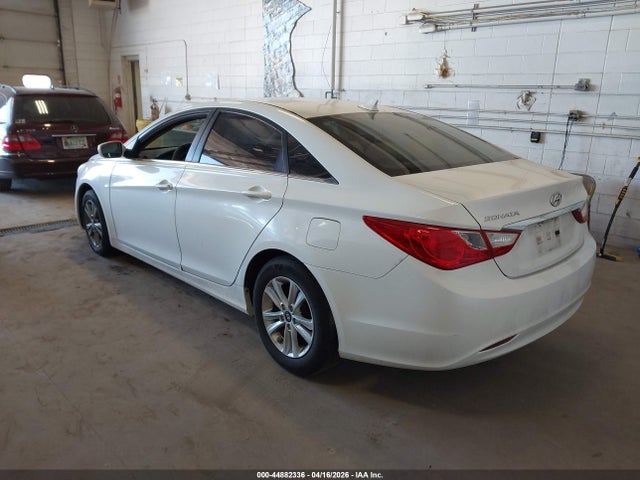 2011 HYUNDAI SONATA 5NPEB4AC7BH258117 Photo 2