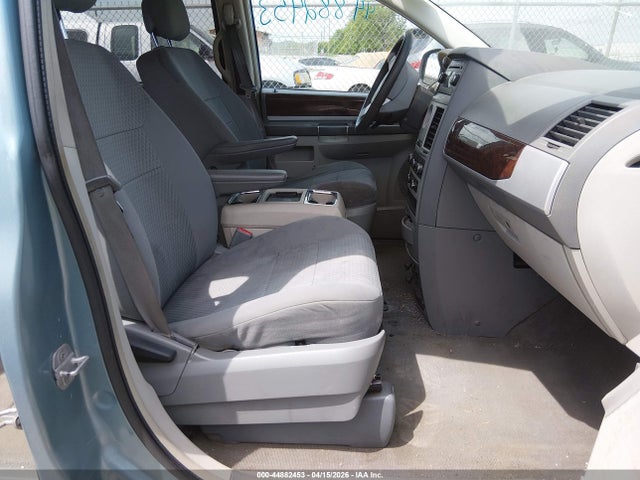 44882453 :رقم المزاد ، 2A4RR5D13AR479240 vin ، 2010 Chrysler Town & Country Touring مزاد بيع