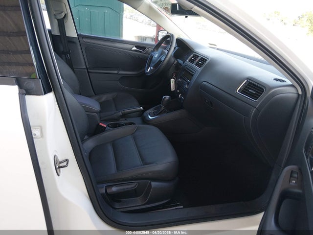 2011 Volkswagen Jetta 2.5l Se მანქანა იყიდება აუქციონზე, vin: 3VWDX7AJ4BM322943, აუქციონის ნომერი: 44882549