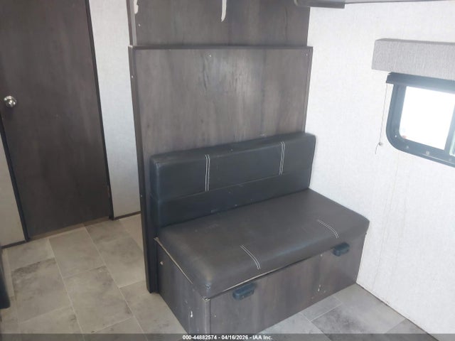 44882574 :رقم المزاد ، 4YDTCMG12NJ933925 vin ، 2022 Coleman Other مزاد بيع