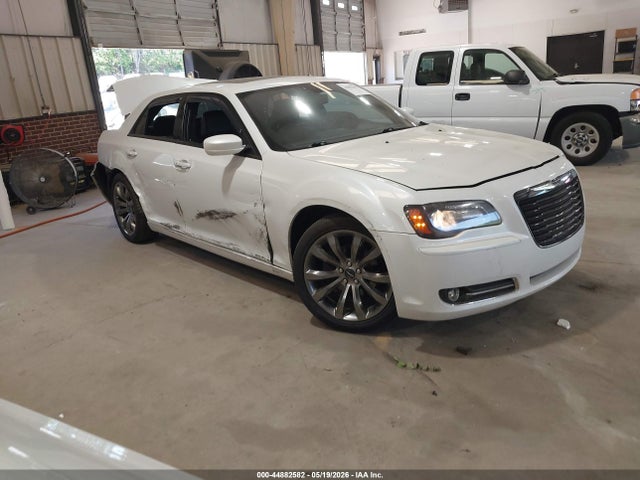 2014 Chrysler 300 300s მანქანა იყიდება აუქციონზე, vin: 2C3CCABG8EH231062, აუქციონის ნომერი: 44882582