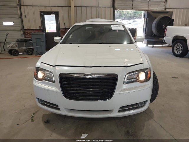 2014 Chrysler 300 300s მანქანა იყიდება აუქციონზე, vin: 2C3CCABG8EH231062, აუქციონის ნომერი: 44882582