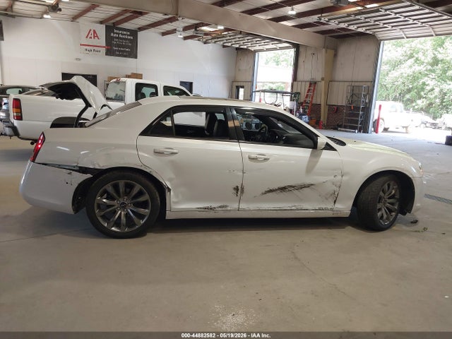 2014 Chrysler 300 300s მანქანა იყიდება აუქციონზე, vin: 2C3CCABG8EH231062, აუქციონის ნომერი: 44882582