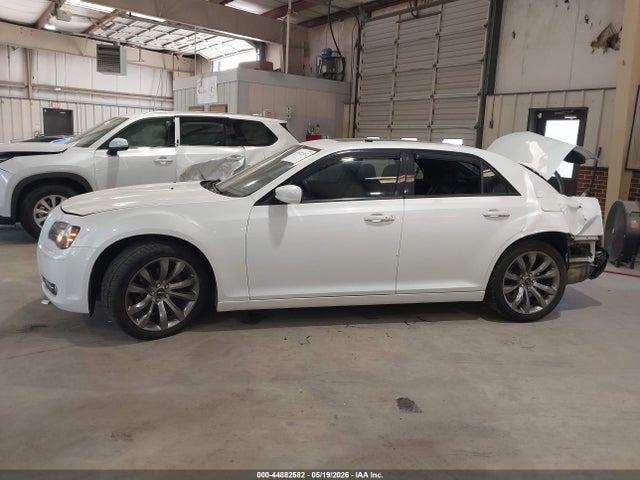 2014 Chrysler 300 300s მანქანა იყიდება აუქციონზე, vin: 2C3CCABG8EH231062, აუქციონის ნომერი: 44882582