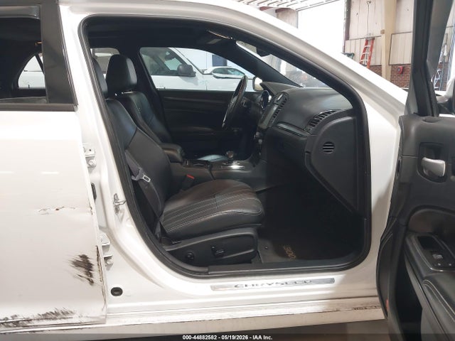 2014 Chrysler 300 300s მანქანა იყიდება აუქციონზე, vin: 2C3CCABG8EH231062, აუქციონის ნომერი: 44882582