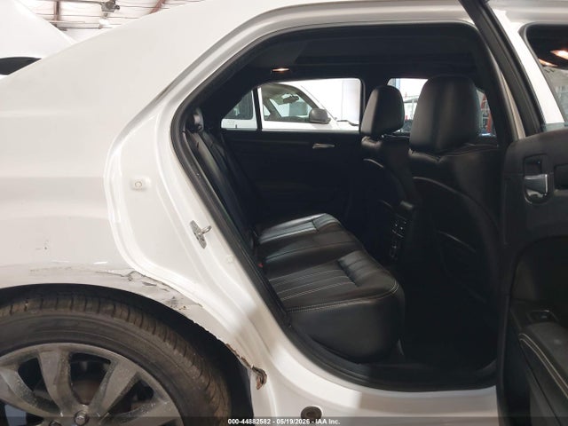 2014 Chrysler 300 300s მანქანა იყიდება აუქციონზე, vin: 2C3CCABG8EH231062, აუქციონის ნომერი: 44882582