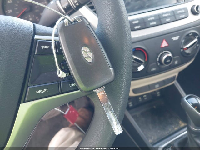 3KPC24A39KE069318 Hyundai Accent Sel
