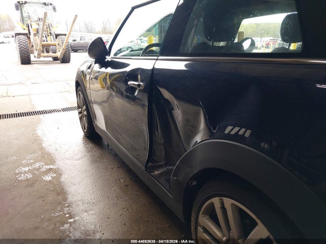 Продажа на аукционе авто 2017 Mini Hardtop Cooper, vin: WMWXP5C32H2F61166, номер лота: 44882638