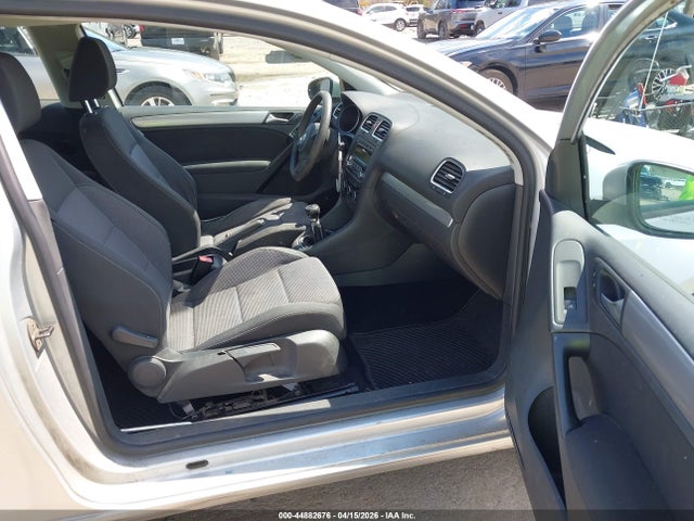 44882676 :رقم المزاد ، WVWAB7AJ8BW143325 vin ، 2011 Volkswagen Golf 2.5l 2-door مزاد بيع