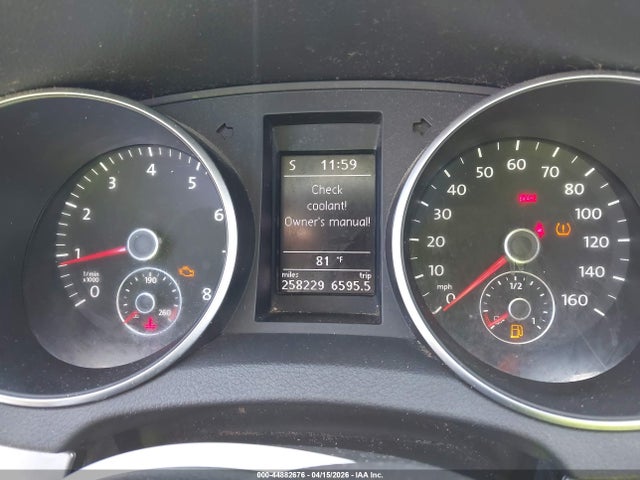 44882676 :رقم المزاد ، WVWAB7AJ8BW143325 vin ، 2011 Volkswagen Golf 2.5l 2-door مزاد بيع