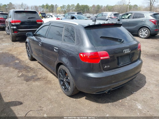 2011 AUDI A3 WAUBJAFM3BA013664 Photo 2