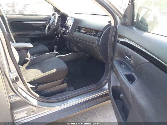 44882810 :رقم المزاد ، JA4AD2A39LZ048183 vin ، 2020 Mitsubishi Outlander Es 2.4 مزاد بيع