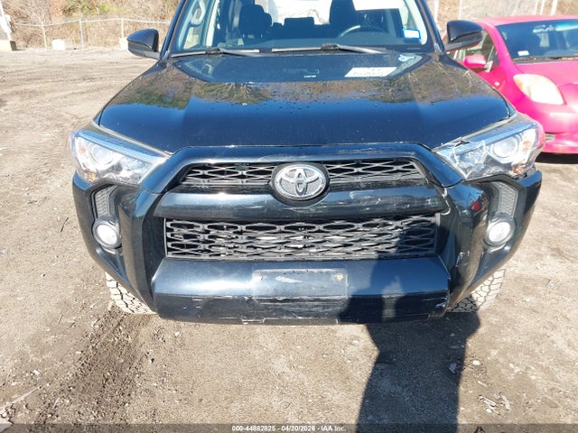 2018 Toyota 4runner Sr5 მანქანა იყიდება აუქციონზე, vin: JTEBU5JR1J5556812, აუქციონის ნომერი: 44882825