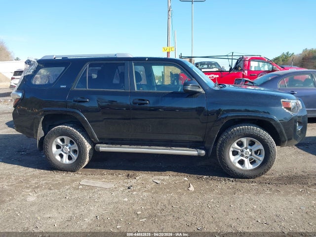 2018 Toyota 4runner Sr5 მანქანა იყიდება აუქციონზე, vin: JTEBU5JR1J5556812, აუქციონის ნომერი: 44882825