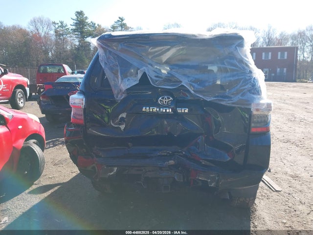 2018 Toyota 4runner Sr5 მანქანა იყიდება აუქციონზე, vin: JTEBU5JR1J5556812, აუქციონის ნომერი: 44882825