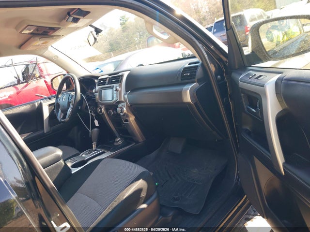 2018 Toyota 4runner Sr5 მანქანა იყიდება აუქციონზე, vin: JTEBU5JR1J5556812, აუქციონის ნომერი: 44882825
