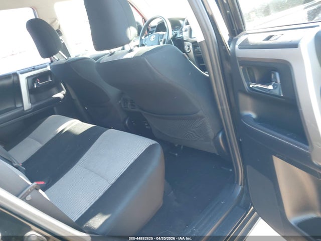 2018 Toyota 4runner Sr5 მანქანა იყიდება აუქციონზე, vin: JTEBU5JR1J5556812, აუქციონის ნომერი: 44882825