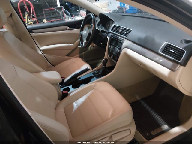 44882893 :رقم المزاد ، 1VWAT7A38FC006307 vin ، 2015 Volkswagen Passat 1.8t Wolfsburg Edition مزاد بيع