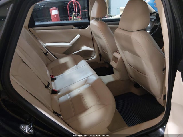 44882893 :رقم المزاد ، 1VWAT7A38FC006307 vin ، 2015 Volkswagen Passat 1.8t Wolfsburg Edition مزاد بيع