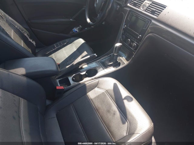 Продаж на аукціоні авто 2017 Volkswagen Passat 1.8t Se, vin: 1VWBT7A30HC006499, номер лоту: 44882895