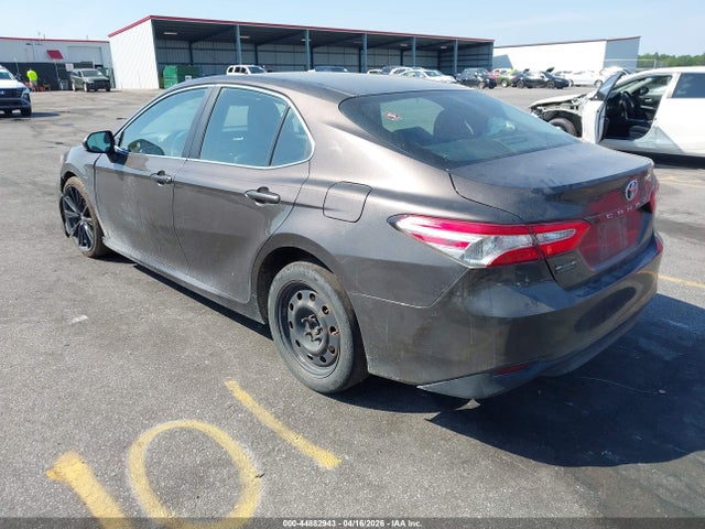 Продажа на аукционе авто 2018 Toyota Camry Le, vin: 4T1B11HK4JU552382, номер лота: 44882943