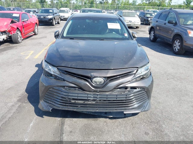 Продажа на аукционе авто 2018 Toyota Camry Le, vin: 4T1B11HK4JU552382, номер лота: 44882943