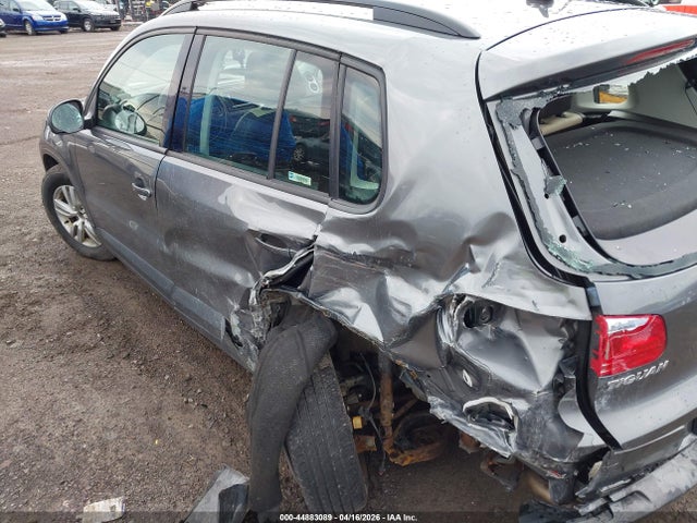Aukcja sprzedaży 2016 Volkswagen Tiguan S, vin: WVGBV7AX6GW601575, numer aukcji: 44883089