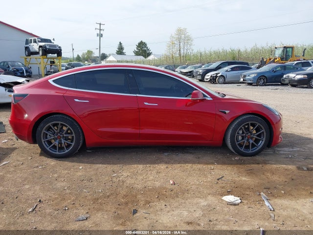 44883201 :رقم المزاد ، 5YJ3E1EB6JF091535 vin ، 2018 Tesla Model 3 Long Range/performance مزاد بيع
