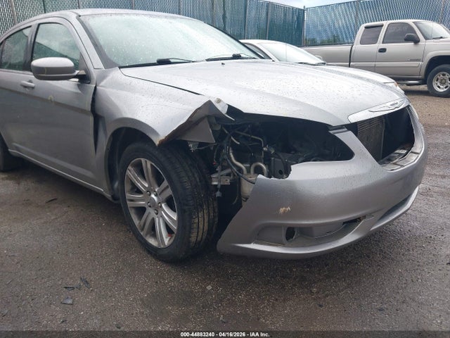 2013 Chrysler 200 Touring მანქანა იყიდება აუქციონზე, vin: 1C3CCBBB6DN597540, აუქციონის ნომერი: 44883240