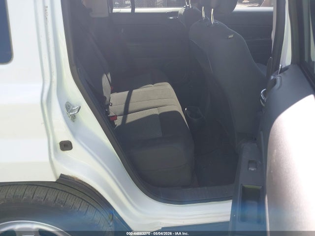 2015 Jeep Patriot Sport მანქანა იყიდება აუქციონზე, vin: 1C4NJPBA2FD418627, აუქციონის ნომერი: 44883270