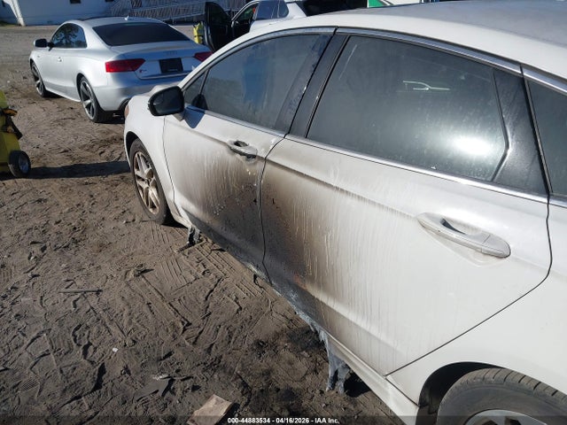 44883534 :رقم المزاد ، 1FA6P0HD0F5111663 vin ، 2015 Ford Fusion Se مزاد بيع