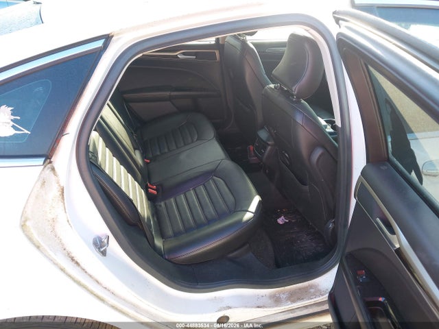 1FA6P0HD0F5111663 Ford FUSION SE