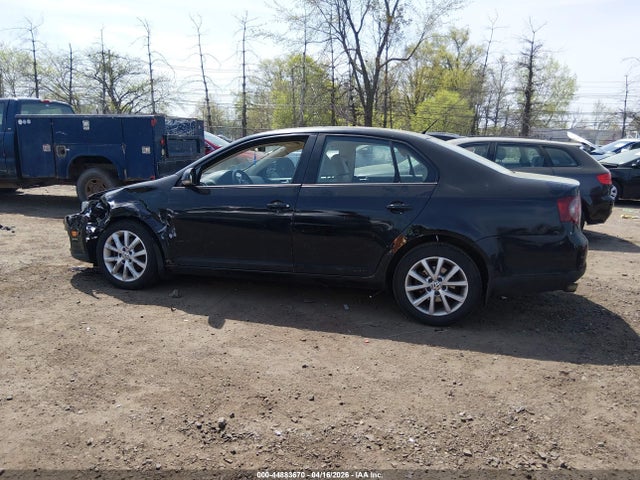 Продаж на аукціоні авто 2010 Volkswagen Jetta Limited Edition, vin: 3VWRZ7AJ4AM105648, номер лоту: 44883670