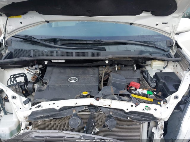 2015 Toyota Sienna Xle Premium 7 Passenger მანქანა იყიდება აუქციონზე, vin: 5TDDK3DC9FS117633, აუქციონის ნომერი: 44883865