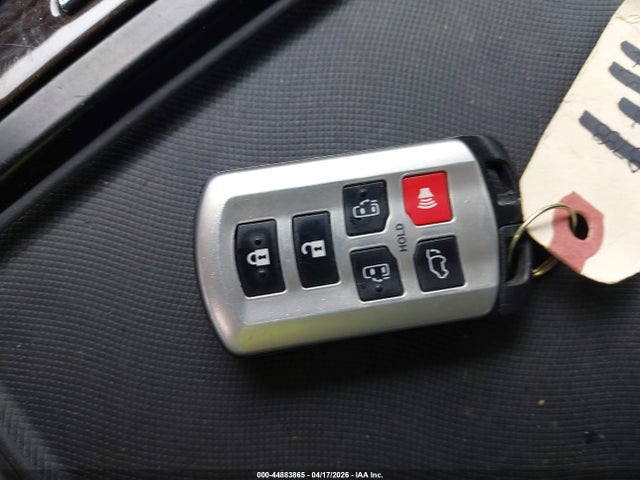 2015 Toyota Sienna Xle Premium 7 Passenger მანქანა იყიდება აუქციონზე, vin: 5TDDK3DC9FS117633, აუქციონის ნომერი: 44883865