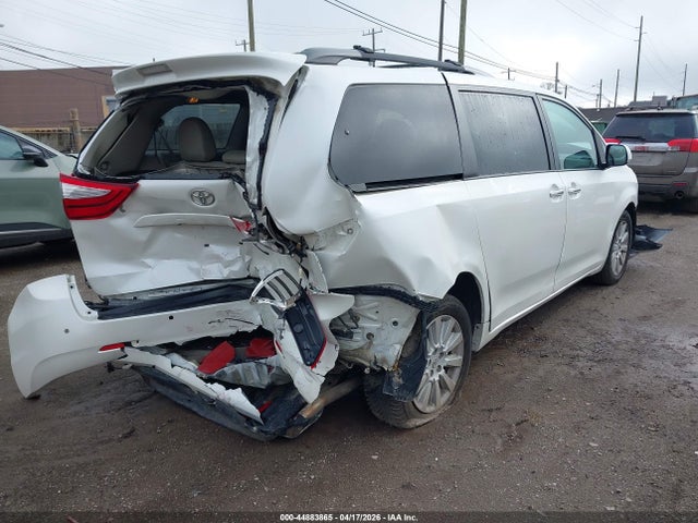 2015 Toyota Sienna Xle Premium 7 Passenger მანქანა იყიდება აუქციონზე, vin: 5TDDK3DC9FS117633, აუქციონის ნომერი: 44883865