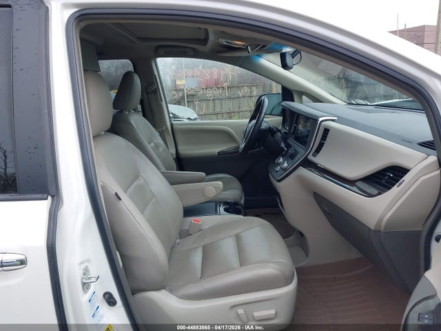 2015 Toyota Sienna Xle Premium 7 Passenger მანქანა იყიდება აუქციონზე, vin: 5TDDK3DC9FS117633, აუქციონის ნომერი: 44883865