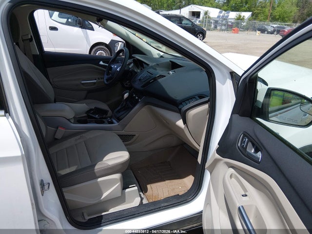 1FMCU0G75GUB31864 Ford ESCAPE SE
