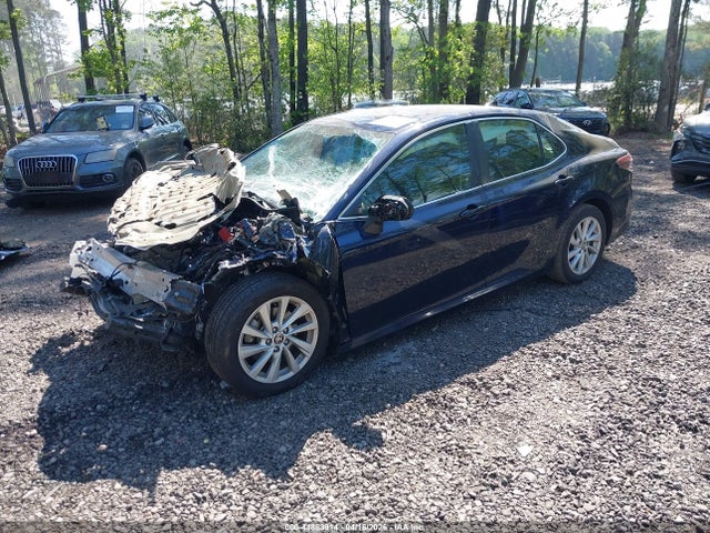 44883914 :رقم المزاد ، 4T1C11AK7NU713862 vin ، 2022 Toyota Camry Le مزاد بيع