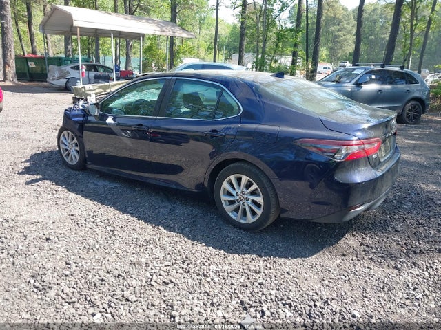 44883914 :رقم المزاد ، 4T1C11AK7NU713862 vin ، 2022 Toyota Camry Le مزاد بيع