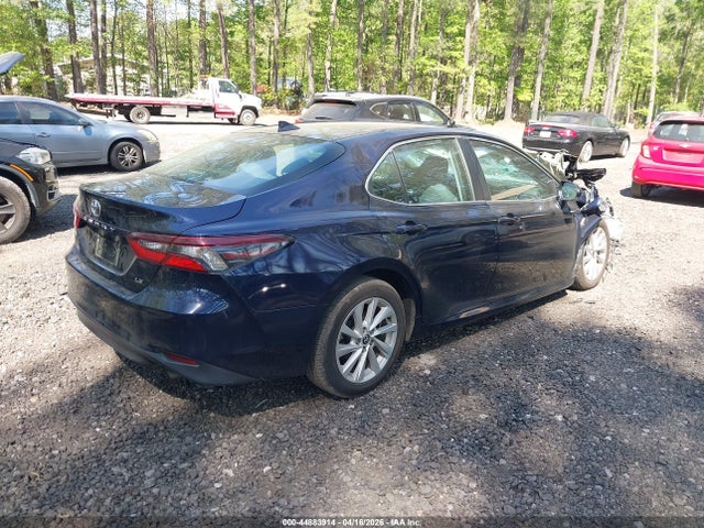 44883914 :رقم المزاد ، 4T1C11AK7NU713862 vin ، 2022 Toyota Camry Le مزاد بيع