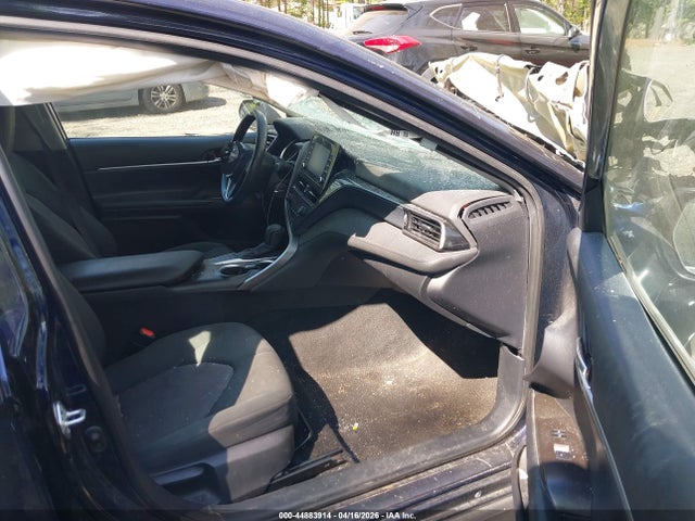 44883914 :رقم المزاد ، 4T1C11AK7NU713862 vin ، 2022 Toyota Camry Le مزاد بيع