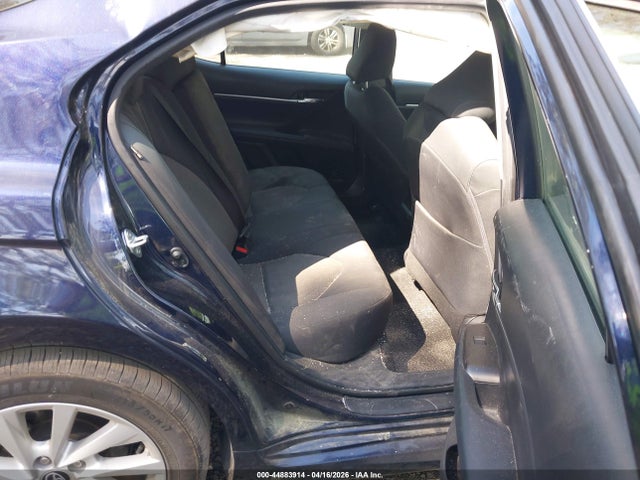 44883914 :رقم المزاد ، 4T1C11AK7NU713862 vin ، 2022 Toyota Camry Le مزاد بيع