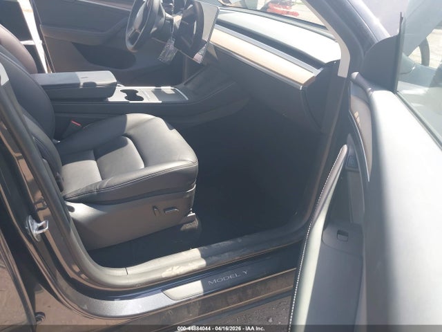 2024 Tesla Model Y Long Range Single Motor Rear-wheel Drive/rwd მანქანა იყიდება აუქციონზე, vin: 7SAYGDED5RF002491, აუქციონის ნომერი: 44884044