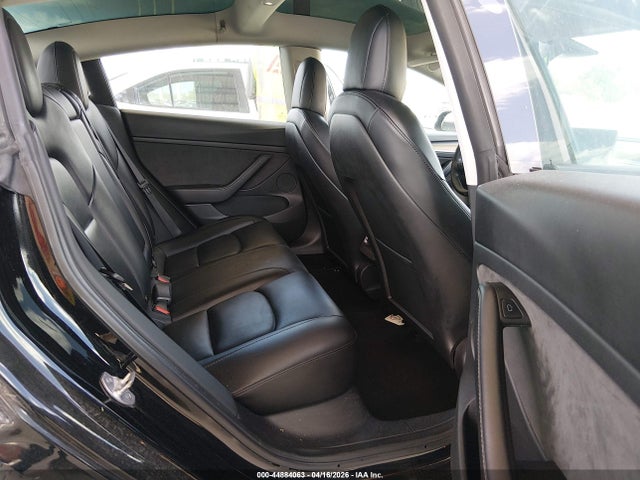 44884063 :رقم المزاد ، 5YJ3E1EA8MF095131 vin ، 2021 Tesla Model 3 مزاد بيع