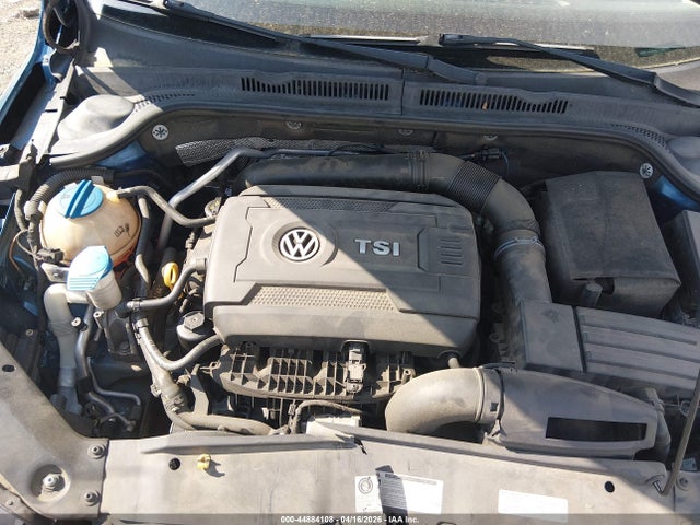 44884108 :رقم المزاد ، 3VWD17AJ0FM211183 vin ، 2015 Volkswagen Jetta 1.8t Se مزاد بيع