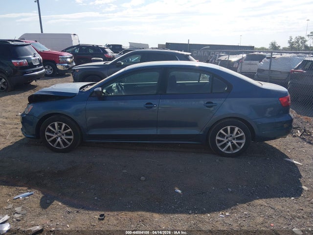 44884108 :رقم المزاد ، 3VWD17AJ0FM211183 vin ، 2015 Volkswagen Jetta 1.8t Se مزاد بيع