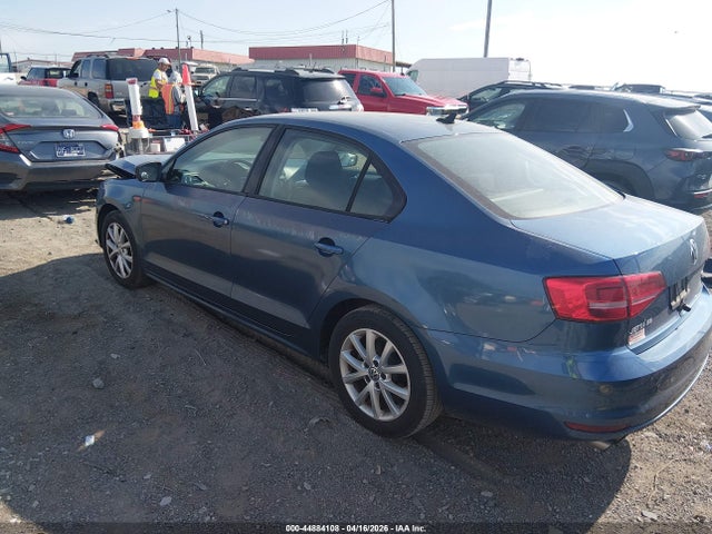 44884108 :رقم المزاد ، 3VWD17AJ0FM211183 vin ، 2015 Volkswagen Jetta 1.8t Se مزاد بيع